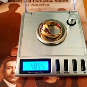 10 Karat Gold Ring 4.855 weight with Garnet stone